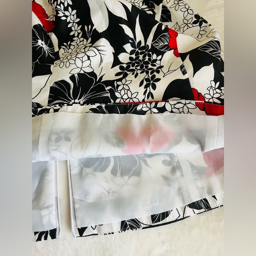 Victor Costa Black, Red and White Women’s Floral Top Sz 14 - Picture 5 of 8